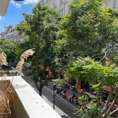 Charming Nest Of 45 M With Balcony 아파트 *